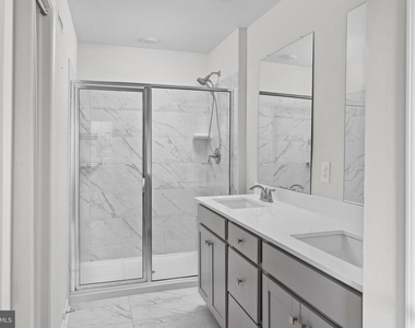 44 Marion Avenue - Photo Thumbnail 16