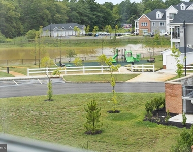 44 Marion Avenue - Photo Thumbnail 15