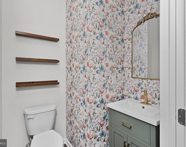 44 Marion Avenue - Photo Thumbnail 10
