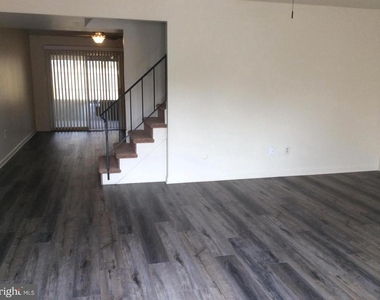 7 Rittenhouse Court - Photo Thumbnail 2