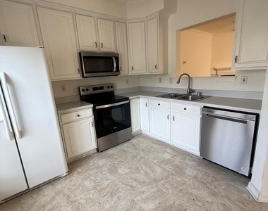 3801 Elmcrest Lane - Photo Thumbnail 6