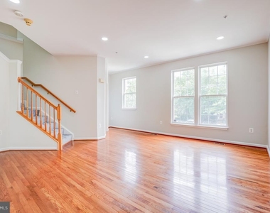 4302 Day Lily Drive - Photo Thumbnail 3