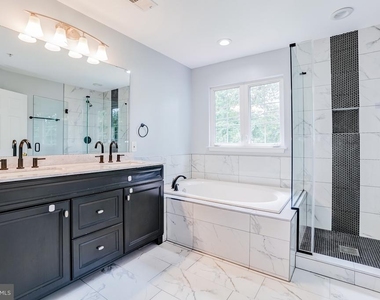 4302 Day Lily Drive - Photo Thumbnail 18