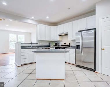 4302 Day Lily Drive - Photo Thumbnail 8