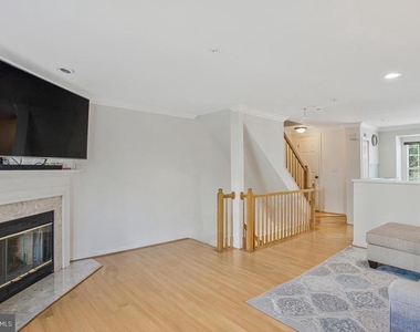 13902 Barrington Lane - Photo Thumbnail 6