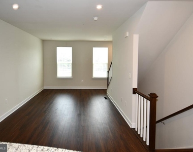 4917 Crest View Drive - Photo Thumbnail 13