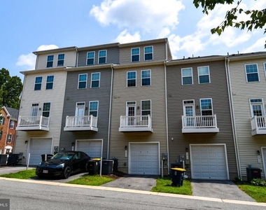 4917 Crest View Drive - Photo Thumbnail 3