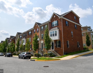 4917 Crest View Drive - Photo Thumbnail 2