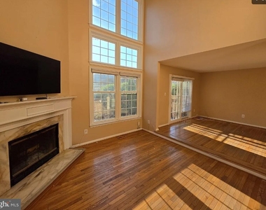 10952 Bloomingdale Drive - Photo Thumbnail 9