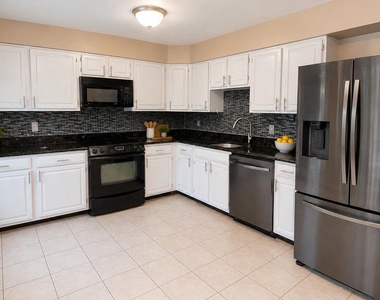 10952 Bloomingdale Drive - Photo Thumbnail 14