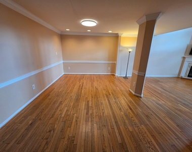 10952 Bloomingdale Drive - Photo Thumbnail 10