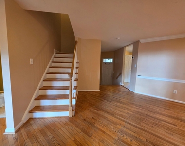 10952 Bloomingdale Drive - Photo Thumbnail 3