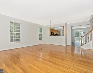20100 Gunners Terrace - Photo Thumbnail 3