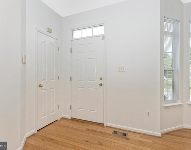 20100 Gunners Terrace - Photo Thumbnail 2