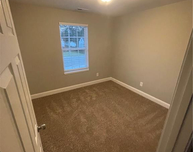 217 Willborough Avenue - Photo Thumbnail 13