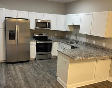 217 Willborough Avenue - Photo Thumbnail 6