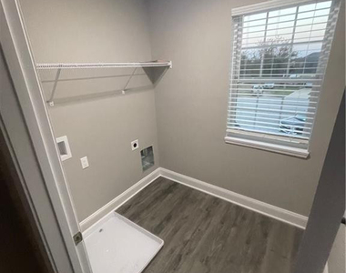 217 Willborough Avenue - Photo Thumbnail 12