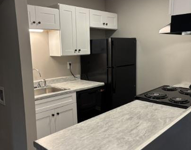 1123 Southwood Drive - Photo Thumbnail 7