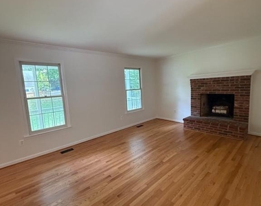 10216 Capitol View Avenue - Photo Thumbnail 2