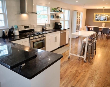 15826 Anamosa Drive - Photo Thumbnail 3