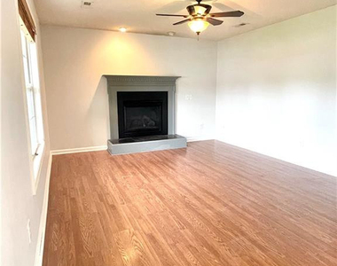 82 Essex Court - Photo Thumbnail 3