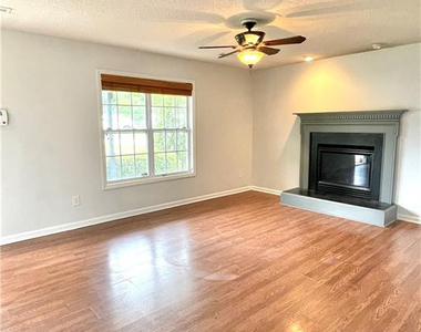 82 Essex Court - Photo Thumbnail 4