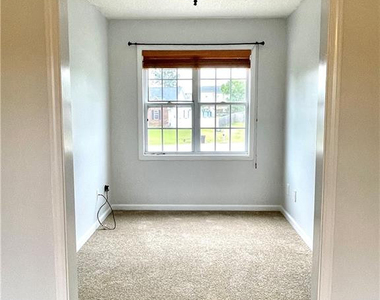 82 Essex Court - Photo Thumbnail 9