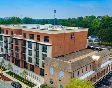 128 N Bond Street - Photo Thumbnail 8