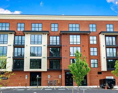 128 N Bond Street - Photo Thumbnail 49