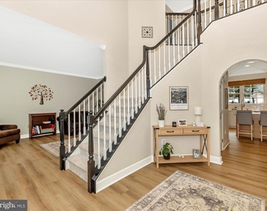 2422 Cobblestone Way - Photo Thumbnail 2