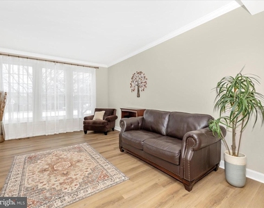 2422 Cobblestone Way - Photo Thumbnail 6