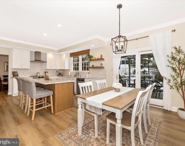 2422 Cobblestone Way - Photo Thumbnail 17