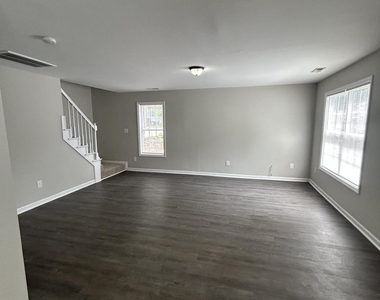 644 Coleman Street - Photo Thumbnail 2