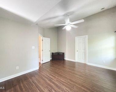 413 Perry Creek Drive - Photo Thumbnail 15