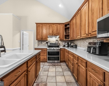 14715 Jennifer Court - Photo Thumbnail 8