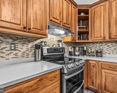 14715 Jennifer Court - Photo Thumbnail 9
