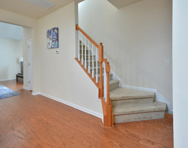 100 Stratford Lakes Drive - Photo Thumbnail 4