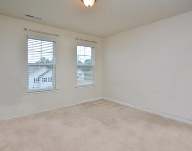 100 Stratford Lakes Drive - Photo Thumbnail 14