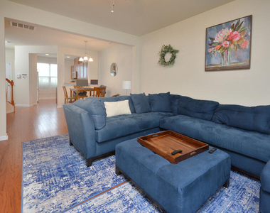 100 Stratford Lakes Drive - Photo Thumbnail 9