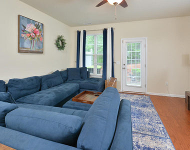100 Stratford Lakes Drive - Photo Thumbnail 5