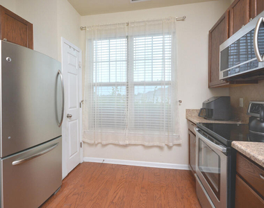 100 Stratford Lakes Drive - Photo Thumbnail 2