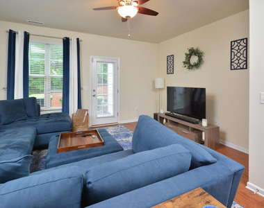 100 Stratford Lakes Drive - Photo Thumbnail 6