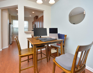 100 Stratford Lakes Drive - Photo Thumbnail 8