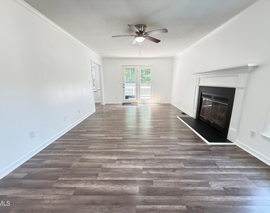 401 Holly Berry Lane - Photo Thumbnail 4
