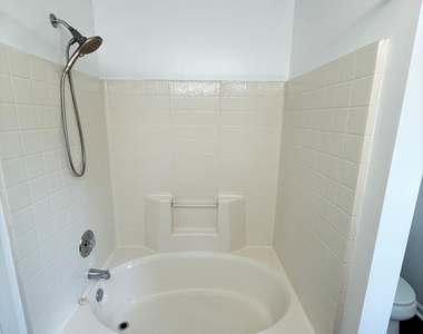 401 Holly Berry Lane - Photo Thumbnail 16