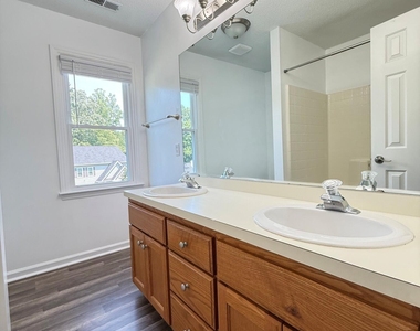 401 Holly Berry Lane - Photo Thumbnail 15
