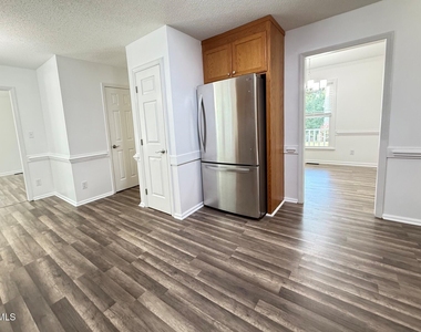 401 Holly Berry Lane - Photo Thumbnail 8
