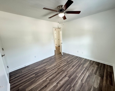 401 Holly Berry Lane - Photo Thumbnail 21