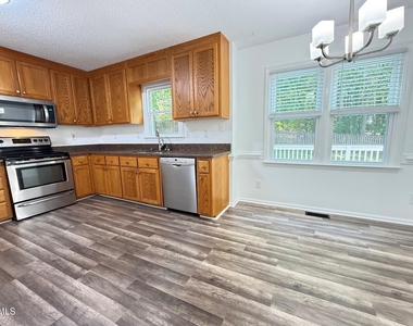 401 Holly Berry Lane - Photo Thumbnail 6