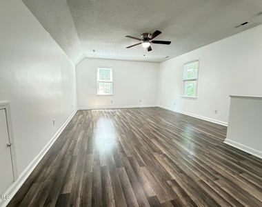 401 Holly Berry Lane - Photo Thumbnail 28